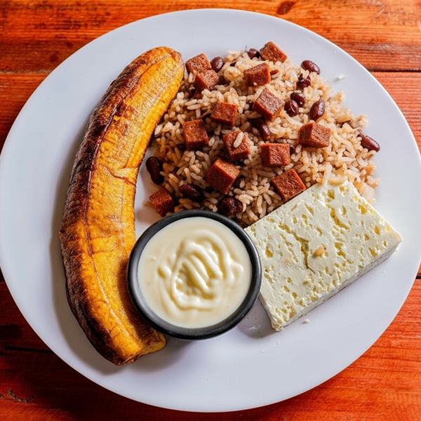 Gallo pinto con chorizo Kimby