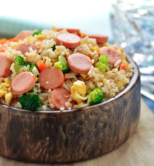 Arroz con vegetales y salchicha Kimby